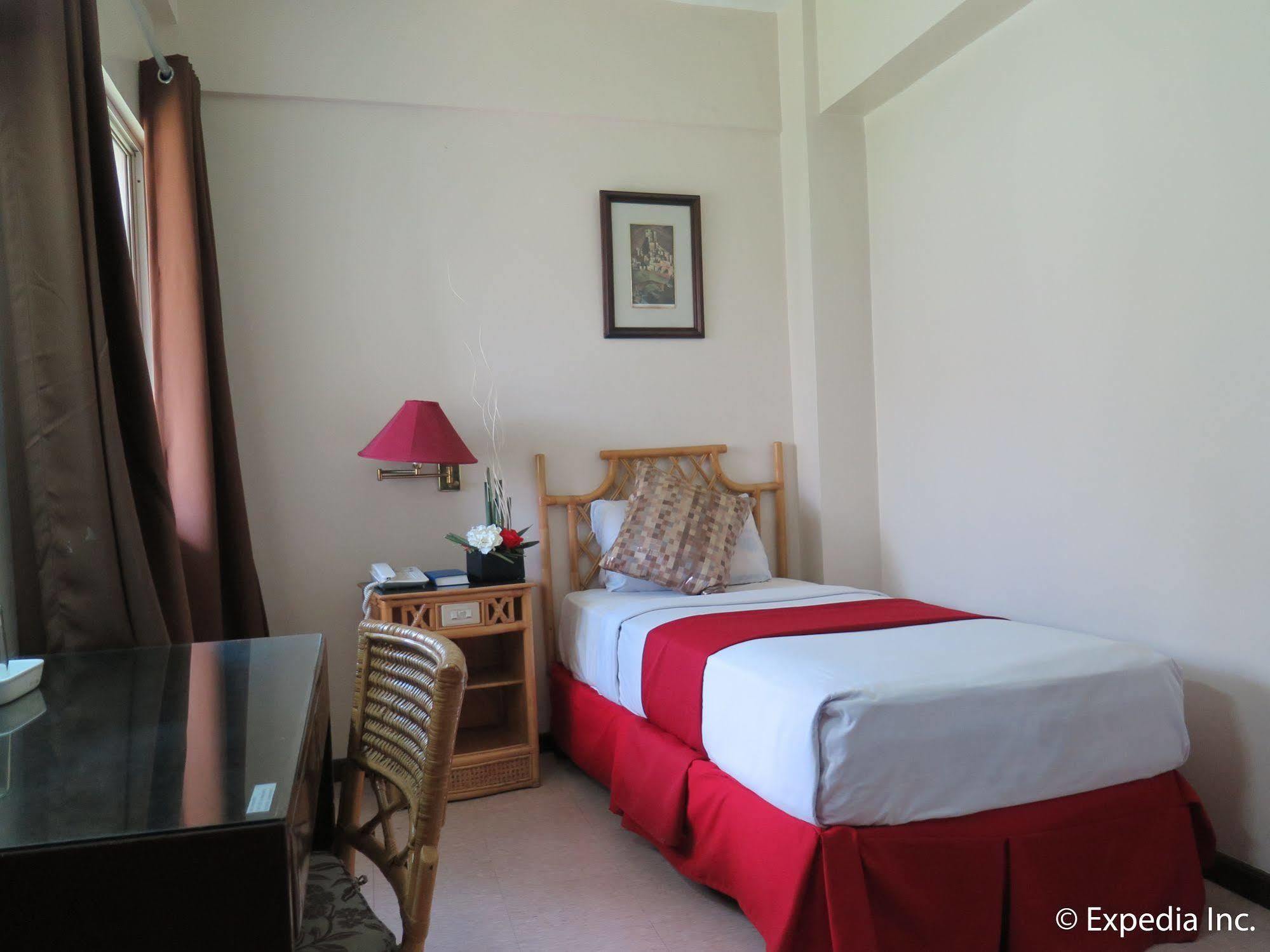 Oyo 414 Humberto'S Hotel Davao City Kültér fotó