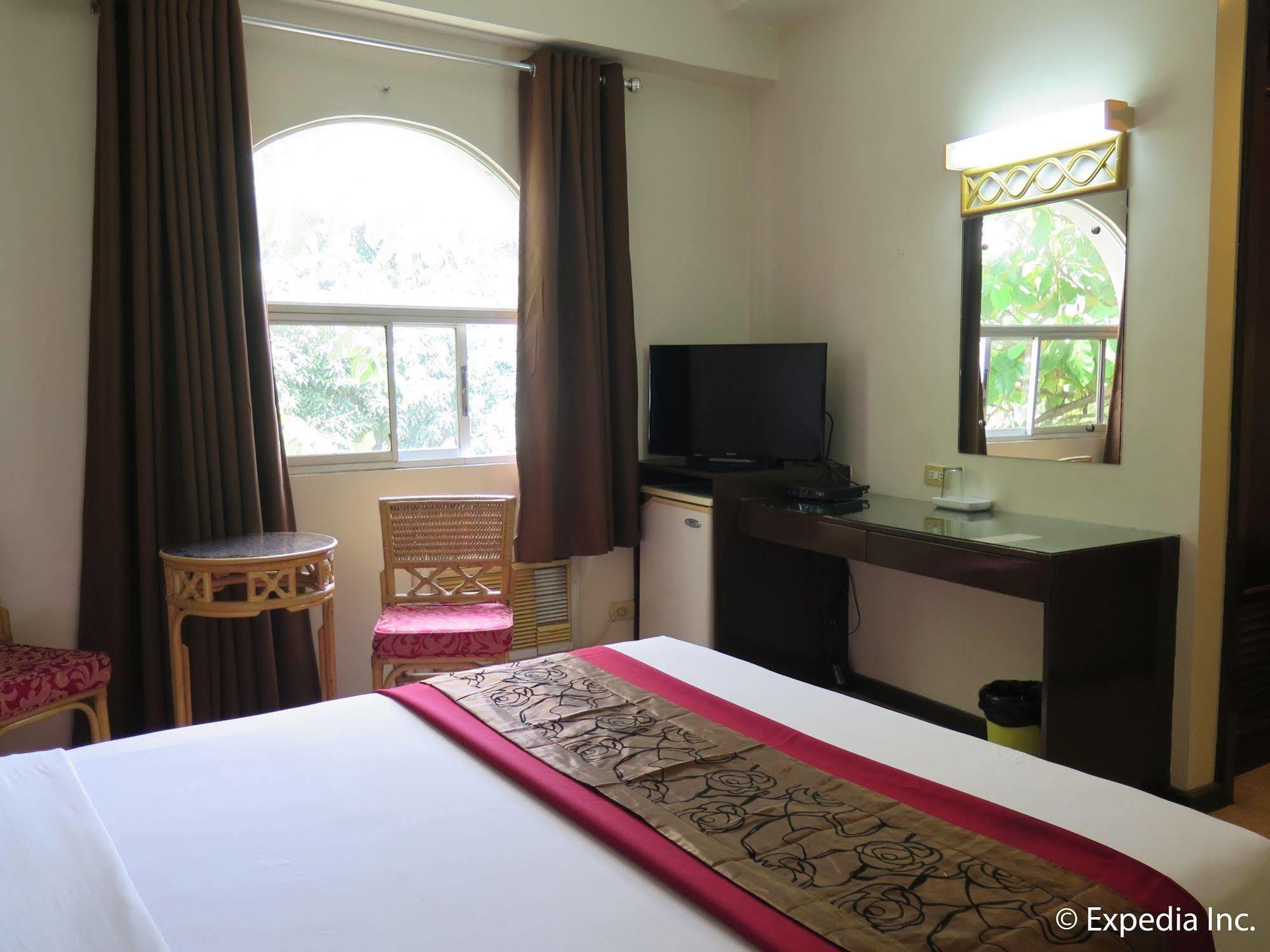 Oyo 414 Humberto'S Hotel Davao City Kültér fotó