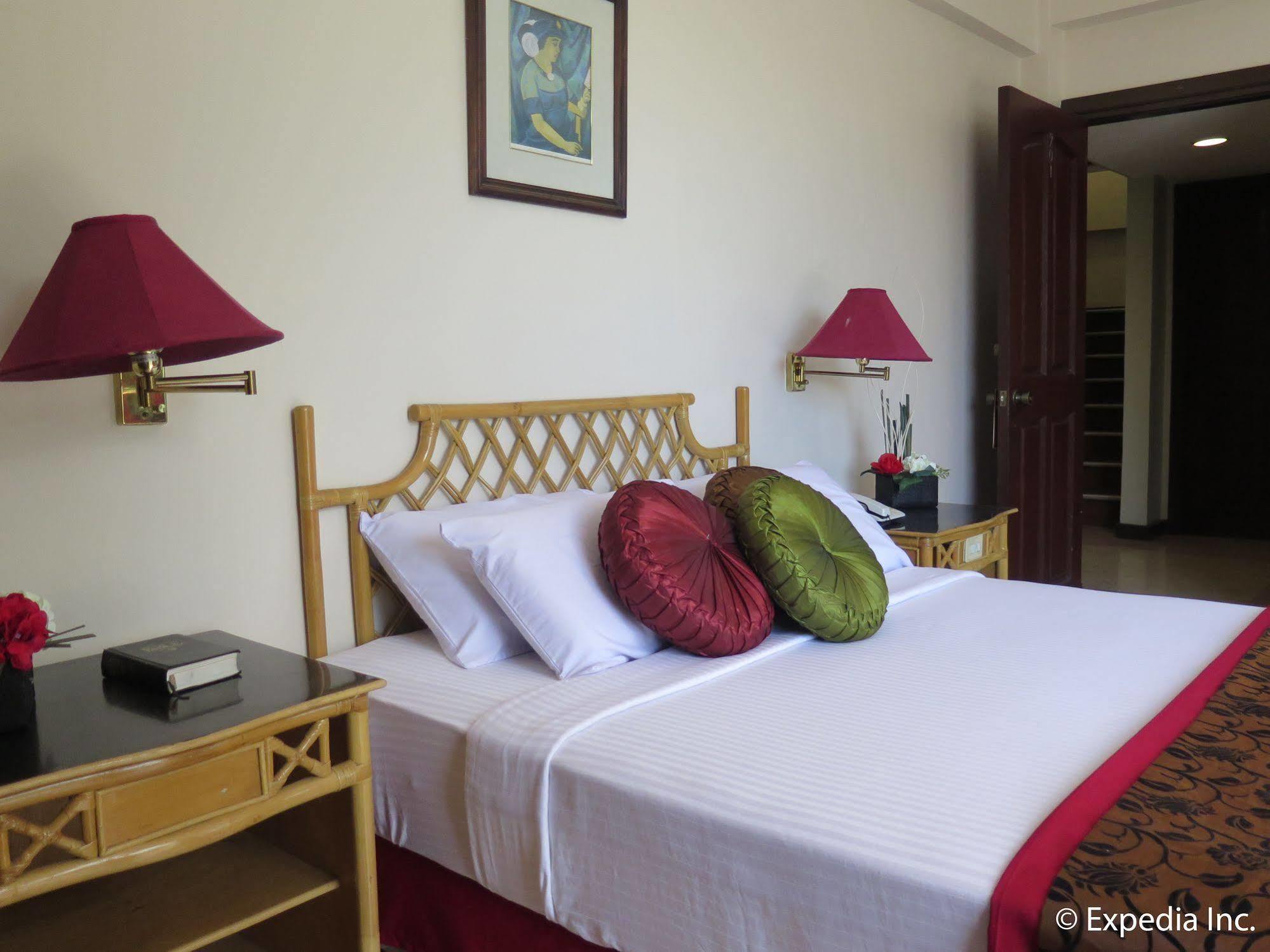 Oyo 414 Humberto'S Hotel Davao City Kültér fotó