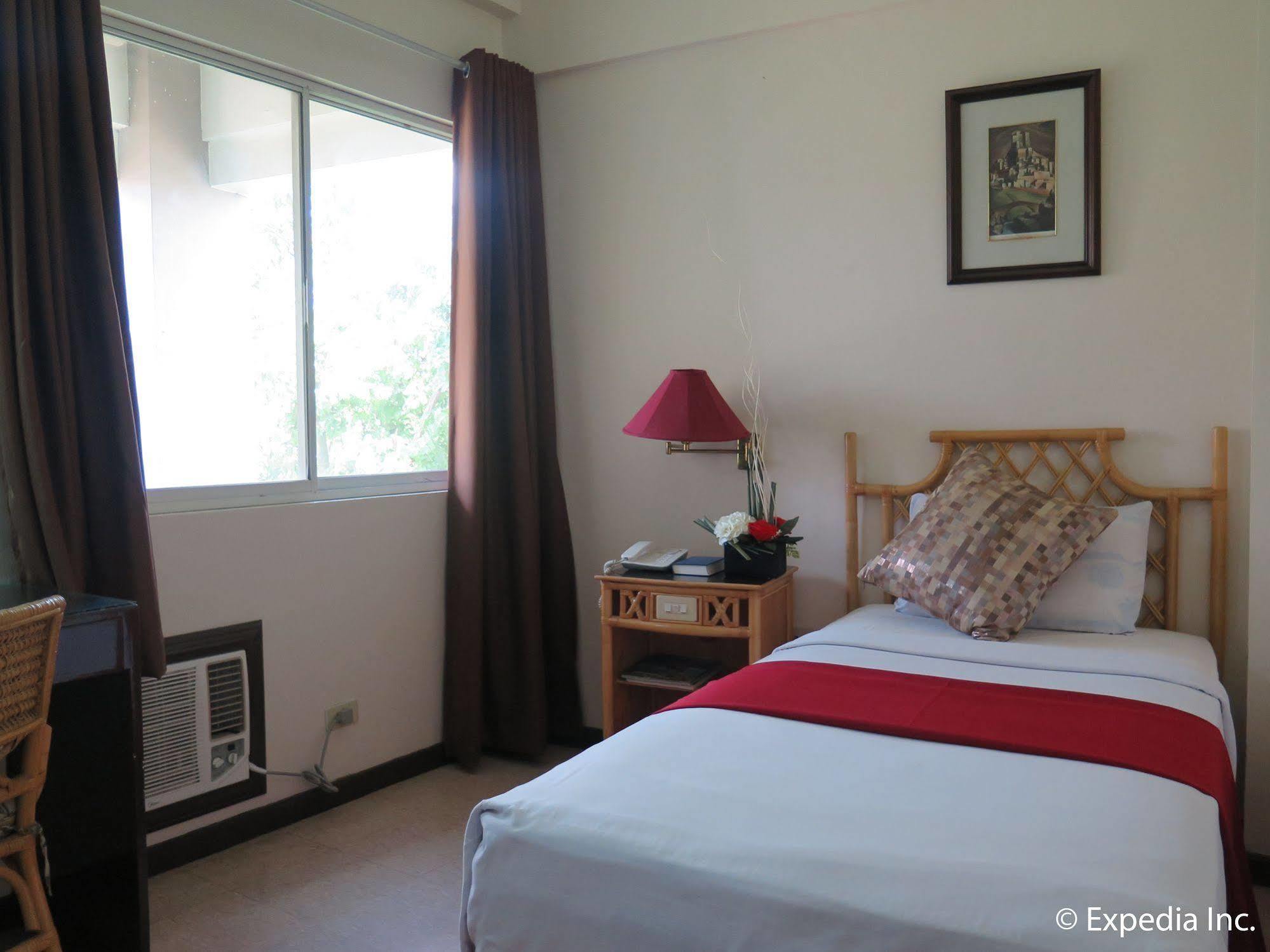 Oyo 414 Humberto'S Hotel Davao City Kültér fotó