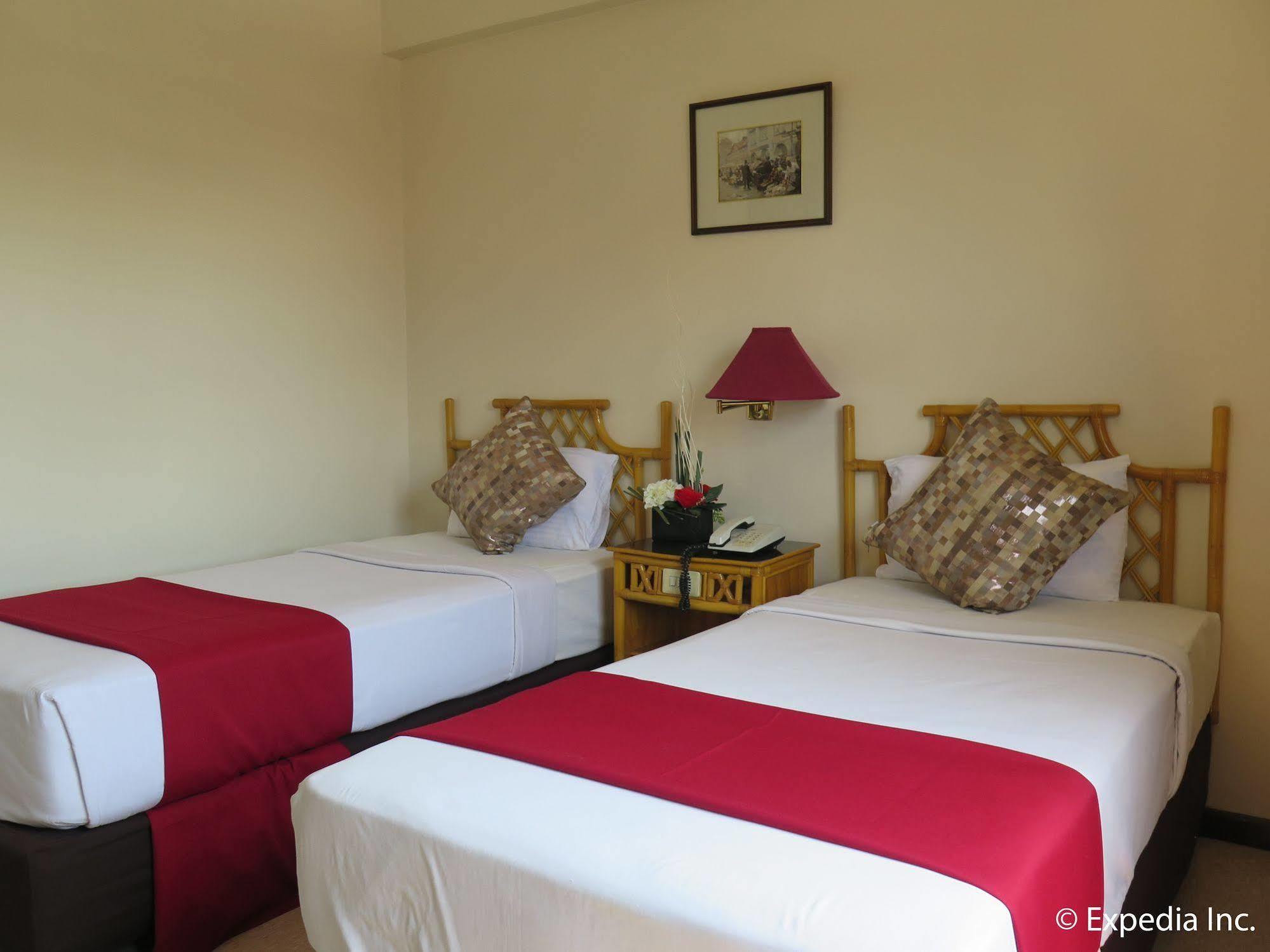 Oyo 414 Humberto'S Hotel Davao City Kültér fotó